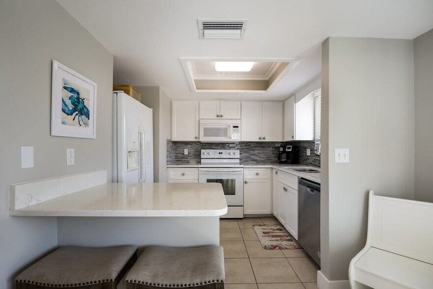 Building Photo - 2515 Avenue B