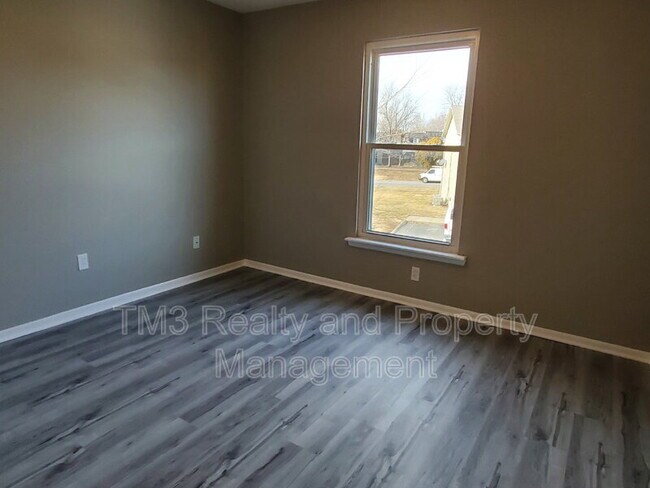 Building Photo - 904 S Edgebrook Ln