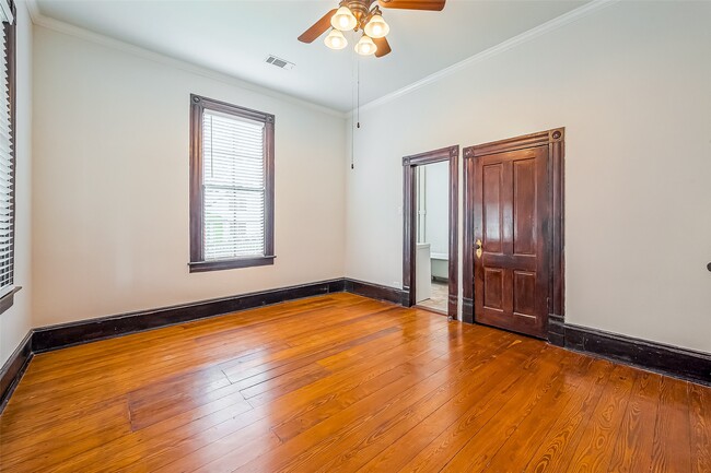 Building Photo - 1401 Cortlandt St