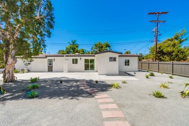 Building Photo - Charming & Upgraded San Marcos Home with P...