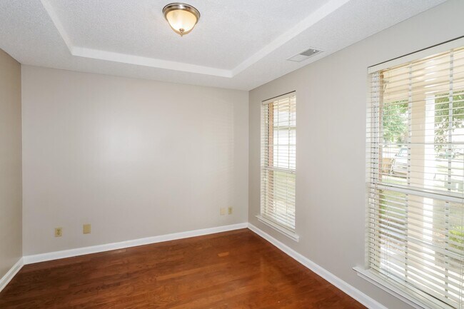Building Photo - 1168 Red Fern Cir W