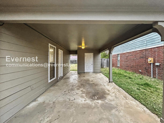 Building Photo - 886 Acorn Cove