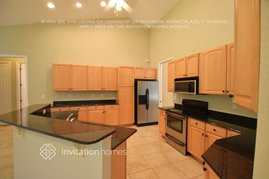 Building Photo - 4392 Skyway Ave