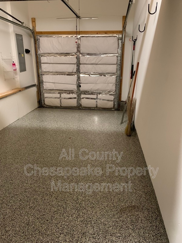 Building Photo - 303 Rustic Ct