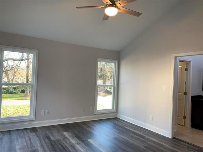 Building Photo - 604 Serramonte Dr