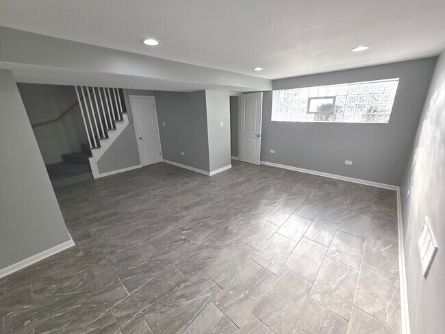 Building Photo - 5134 W Henderson St