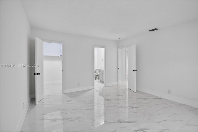 Building Photo - 5731 NE 18th Ave