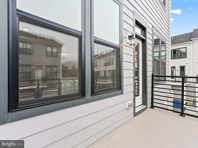 Building Photo - 715 Parker Blvd