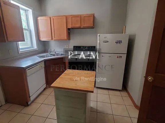 Building Photo - 2023 W Michigan St