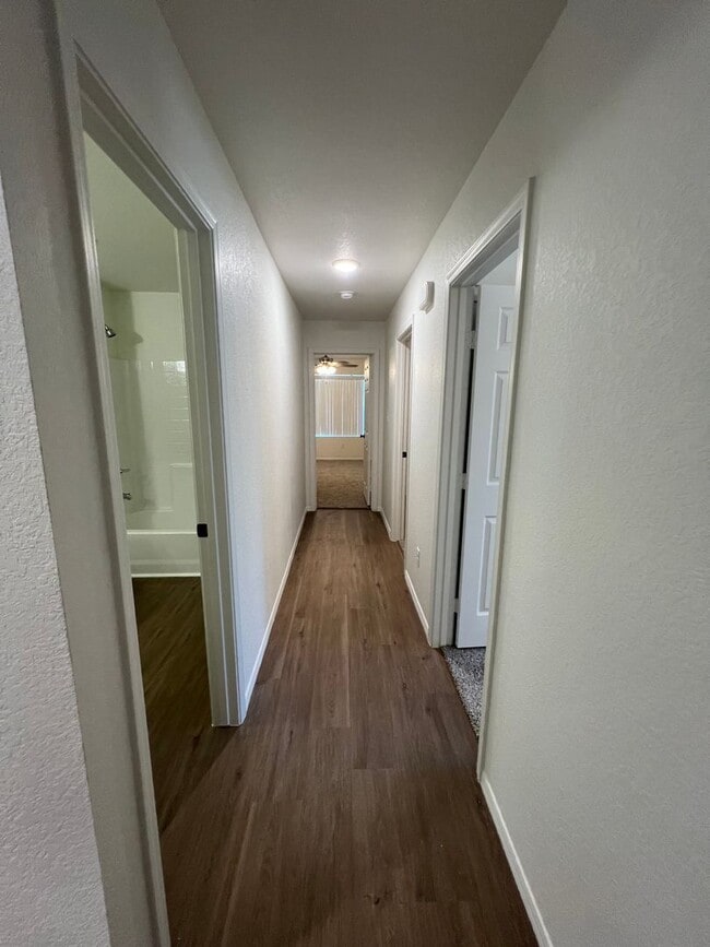 Building Photo - NEWER 4 BEDROOM HOME!