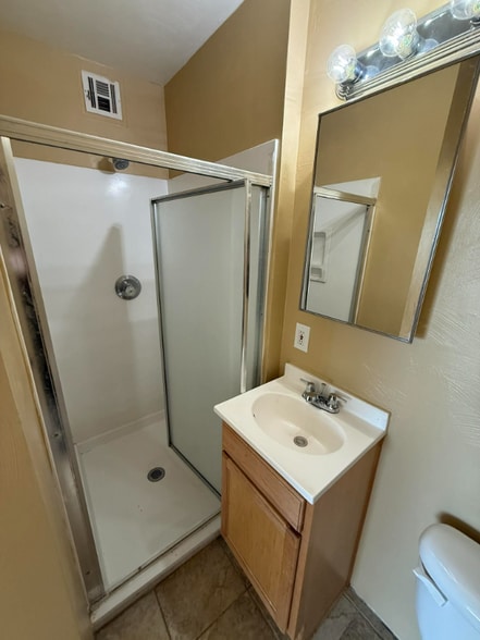 Building Photo - 931 N Euclid Ave