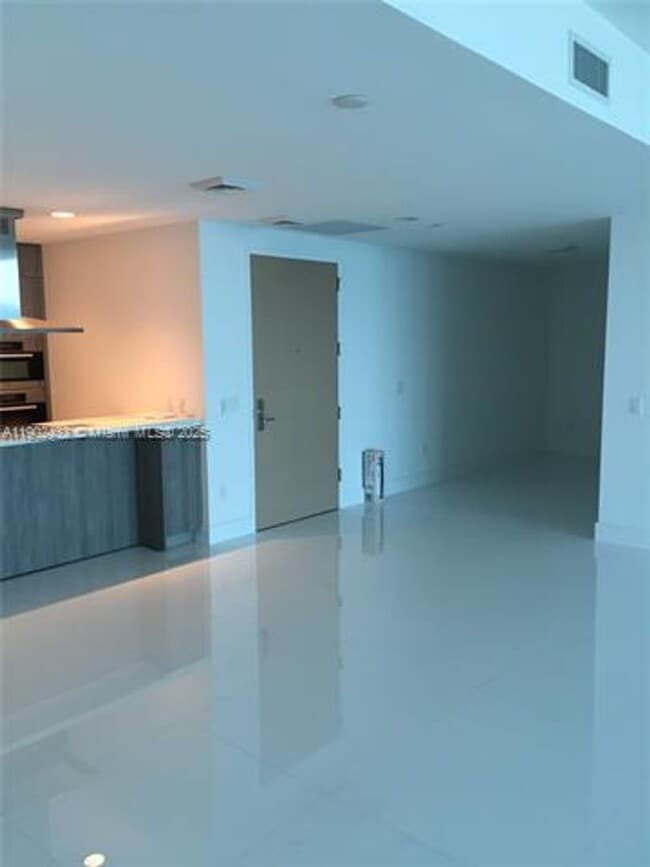 Building Photo - 350 Ocean Dr