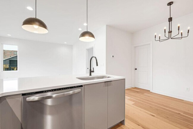 Building Photo - 1244 1st Ave S