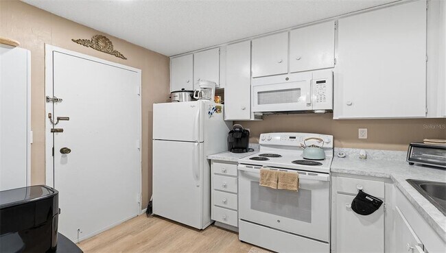 Building Photo - 2700 Bayshore Blvd