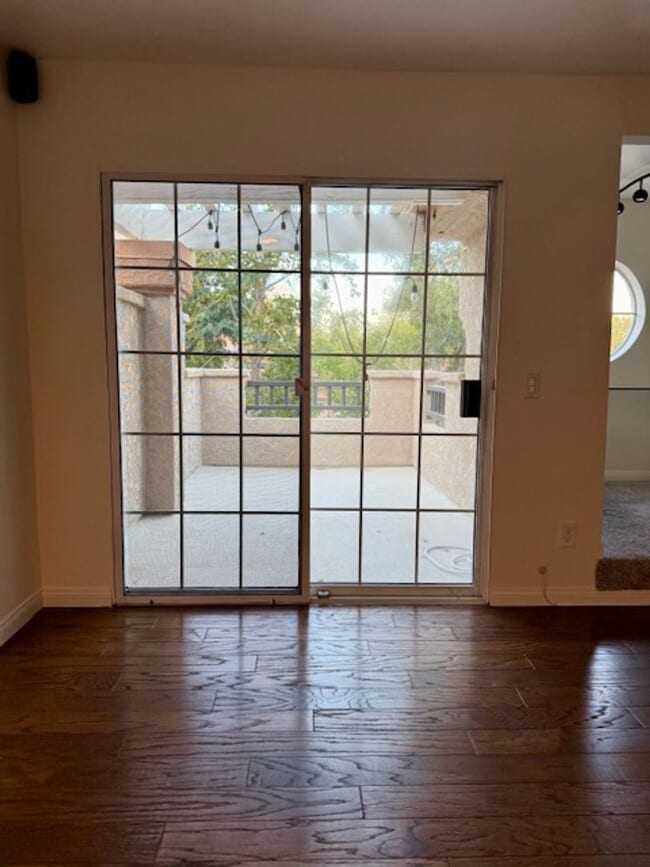 Building Photo - Beautiful Condo in Gated Community