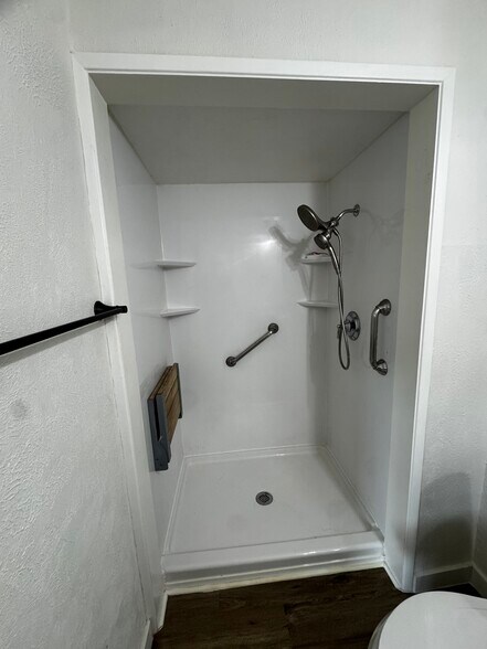 Building Photo - 7505 Whitewood Dr