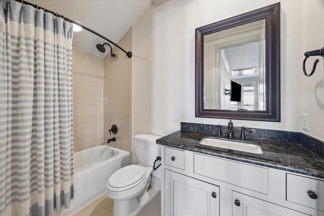 Building Photo - 1521 Oakdale St