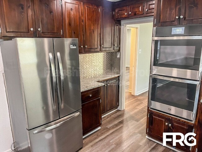 Building Photo - 435 Frank St