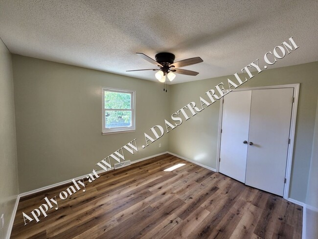Building Photo - Nice Updated 2 Bed 1.5 Bath Duplex in Basehor-Available in MAY!!