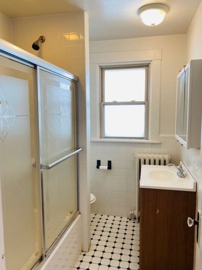 Building Photo - Incredible Two Story Duplex in Squirrel Hill!