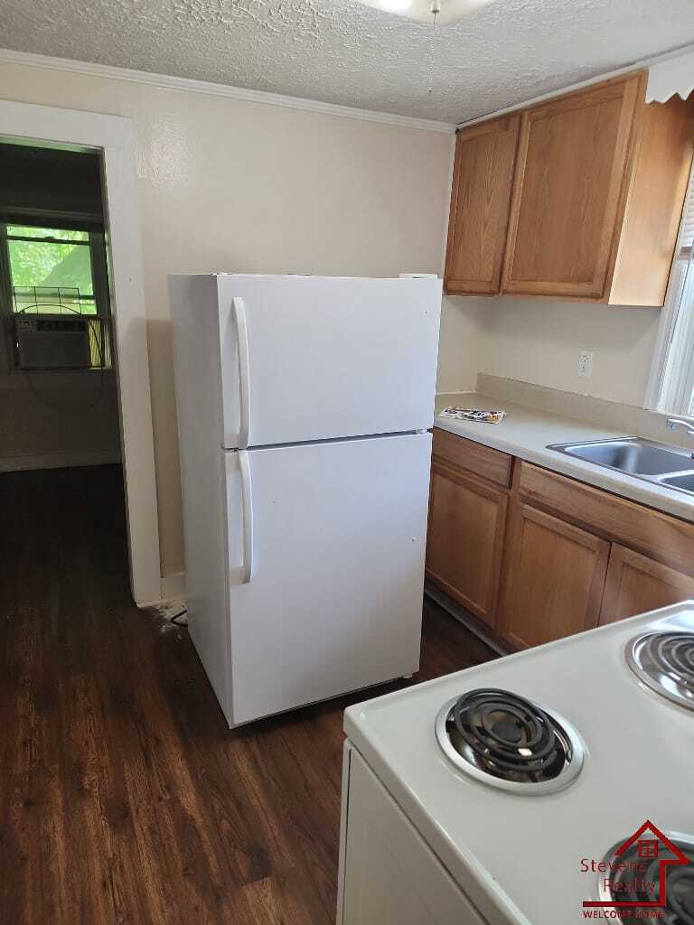 Building Photo - 1364 Crescent Dr