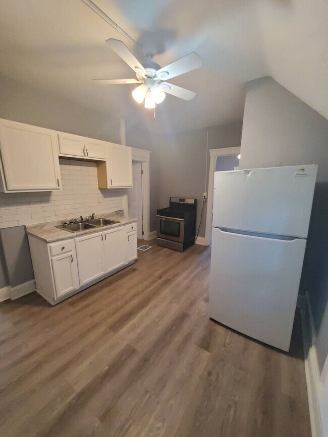Building Photo - 3668 W 48th St