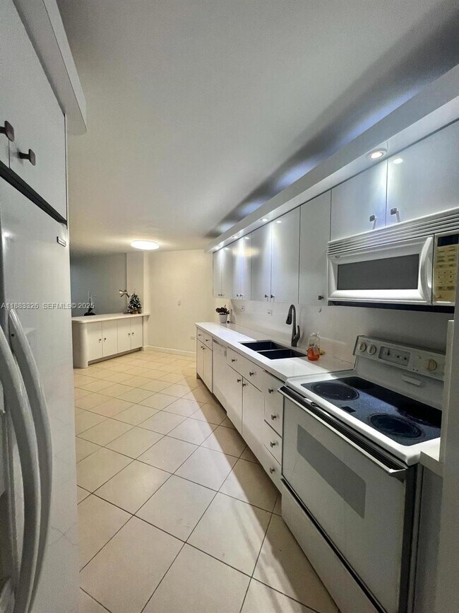 Building Photo - 7135 Collins Ave