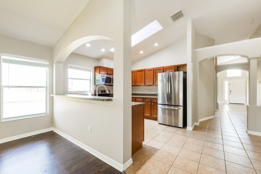 Building Photo - 137 Thornbury Dr