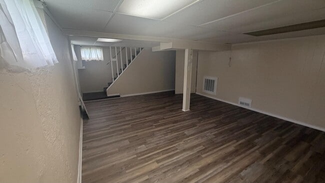 Building Photo - 1410 Akron Dr