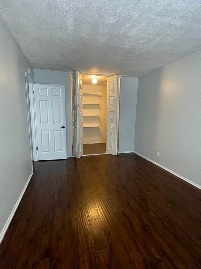 Building Photo - 479 James Ct