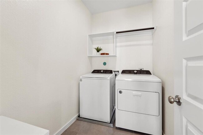 Building Photo - 614 Seabreeze Dr