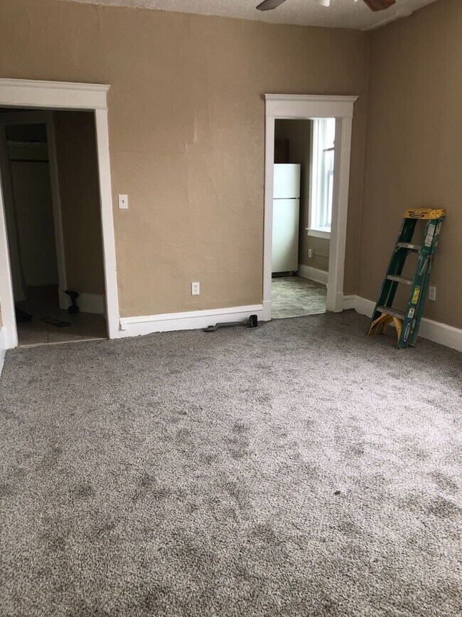 Building Photo - One bedroom apartment west side of Saint Paul