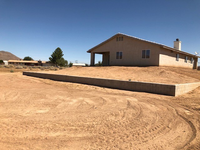 Building Photo - 3 bedroom 2 bath Apple Valley Home Availab...