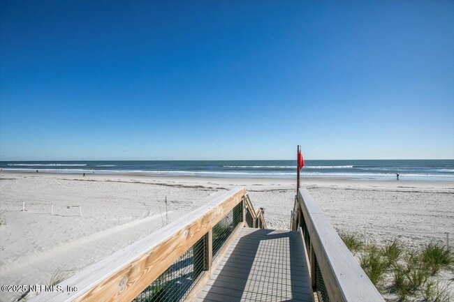 Building Photo - 902 2nd St S