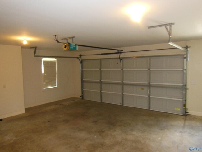 Building Photo - 2604 Little Cove Rd