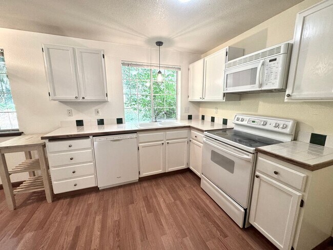 Building Photo - Prime Gig Harbor Location – Modern 2-Bedroom, 2-Bath Townhouse for Rent