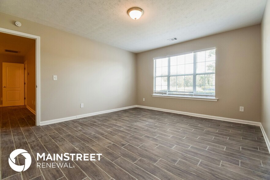 Building Photo - 10545 Day Lily Dr