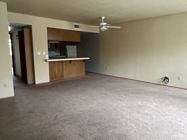 Building Photo - 454 Riverfront Dr