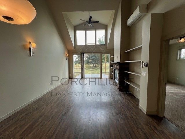Building Photo - 2200 Greenview Cir