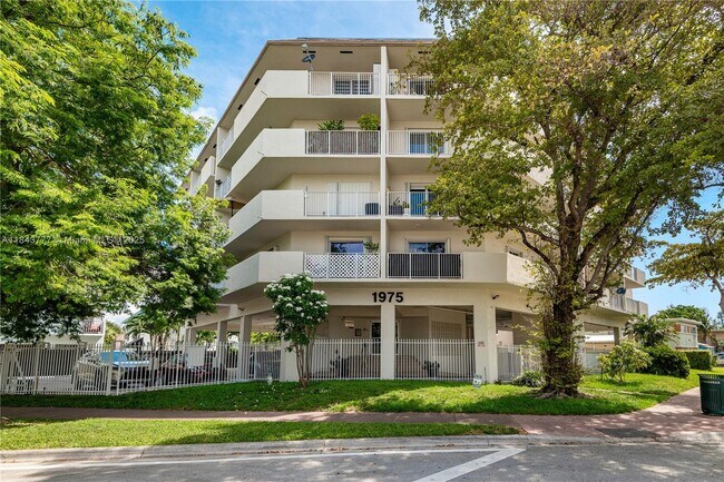 Building Photo - 1975 Normandy Dr