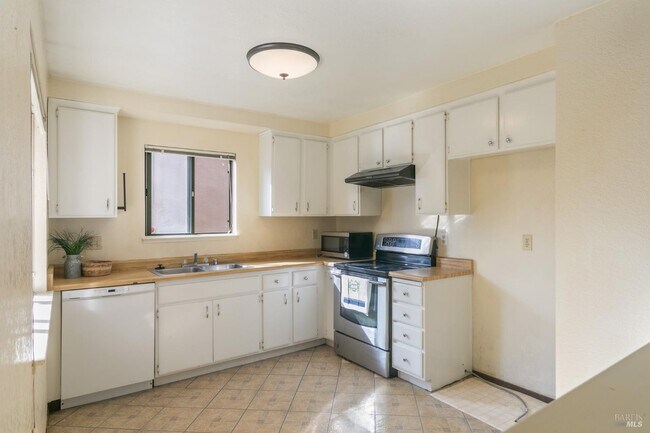 Building Photo - 2728 Almondwood Way