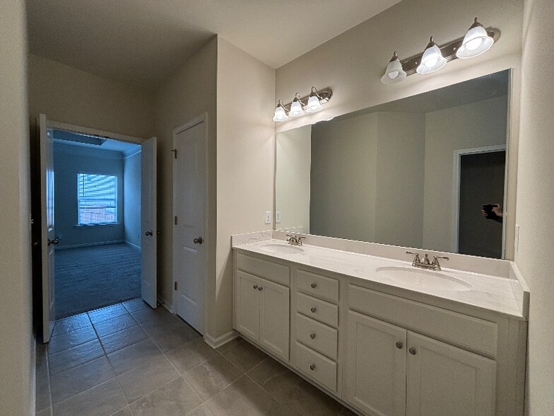 Building Photo - 5123 Woodline View Ln