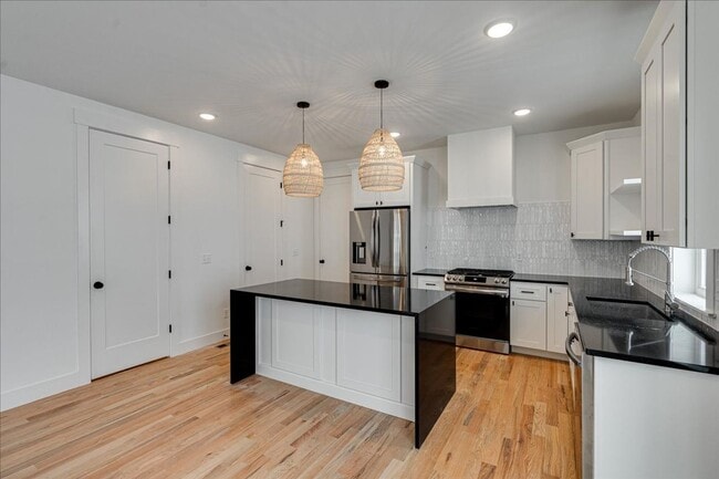 Building Photo - North Shore New Construction!