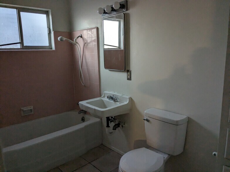 Building Photo - 418 Real Rd