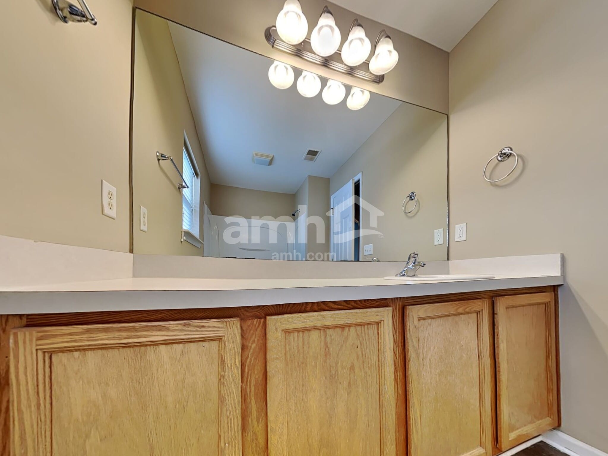 Building Photo - 250 Westbrooke Rd