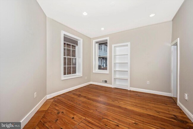 Building Photo - 315 E Patrick St