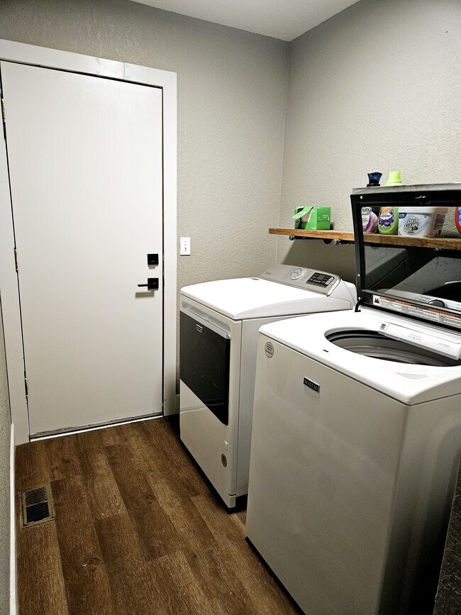 Building Photo - 2010 Constitution Ave