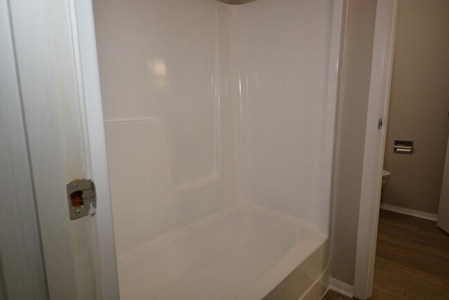 Building Photo - 4330 Villa Dr