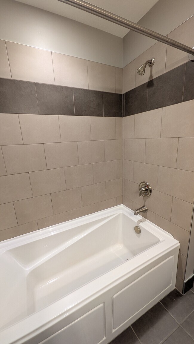 Building Photo - 149 Swan St