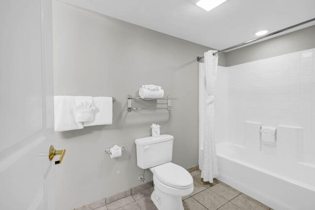 Building Photo - 5300 N Ocean Blvd